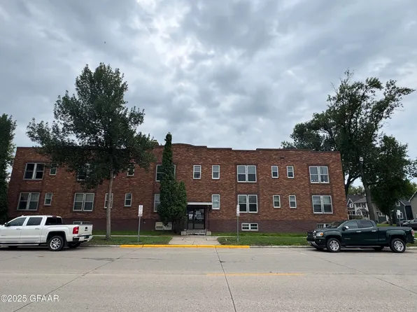 421 1st Ave S, Grand Forks, ND 58201