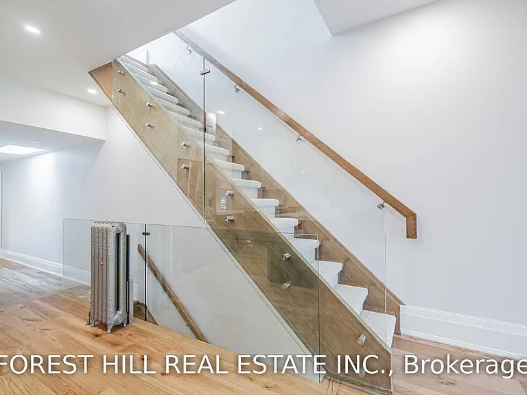 36 Howland Ave — Photo 4