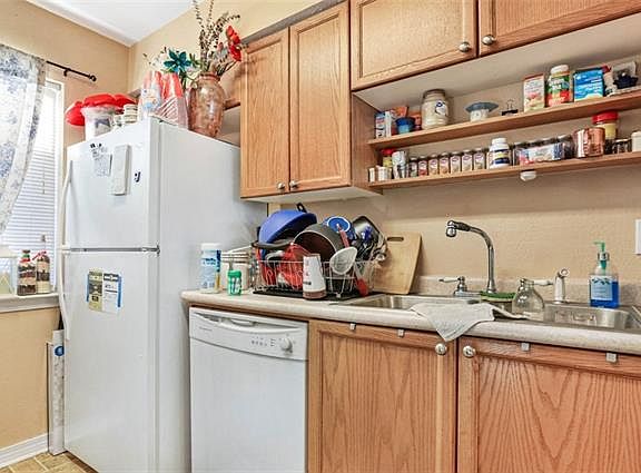 4th image of 4081 Division St #4081
