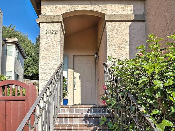 4th image of 2022 Lomita Dr