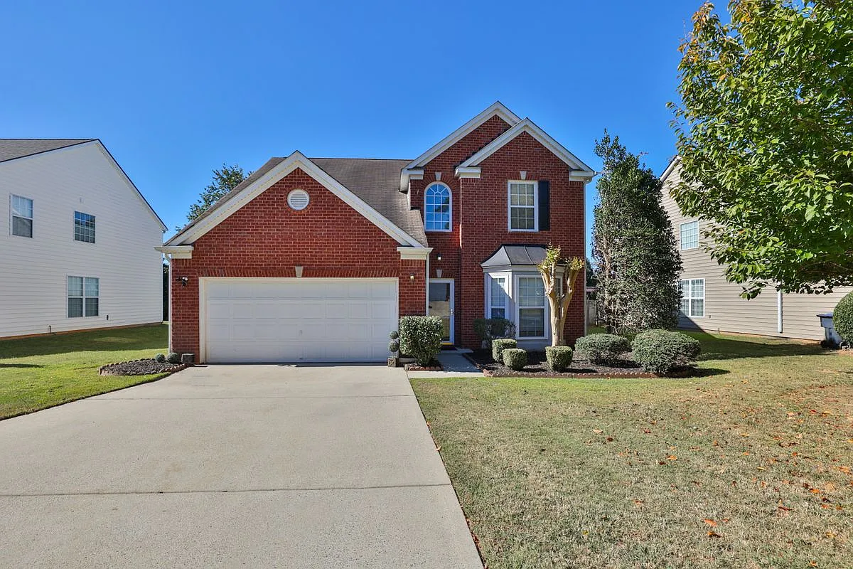 4 bed, 2.5 bath, 2628 sqft, $2,695 — Photo 1