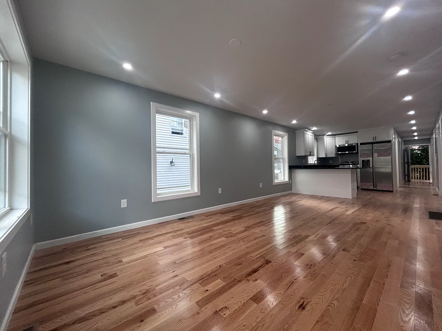4 bed, 1350 sqft, $2,850 — Photo 4