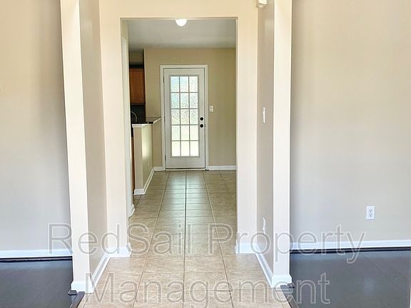 3rd image of 842 Chapin Wood Dr
