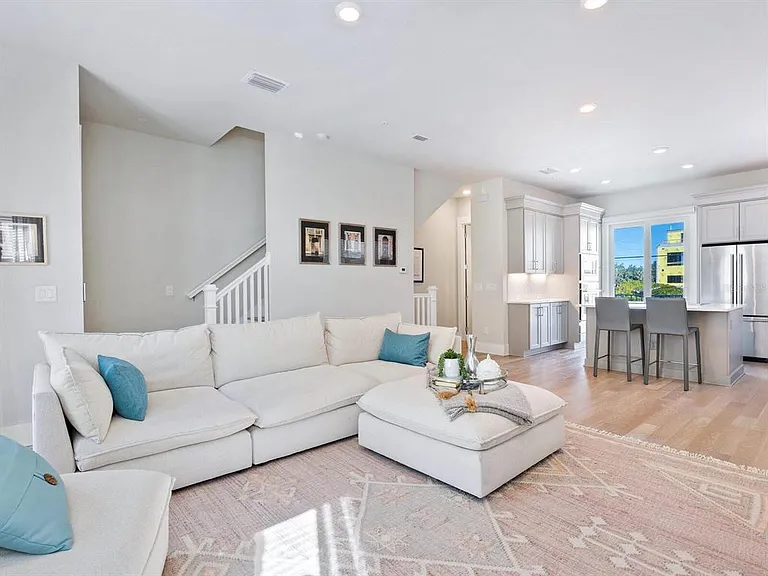 508 Laurel Park Dr — Photo 10