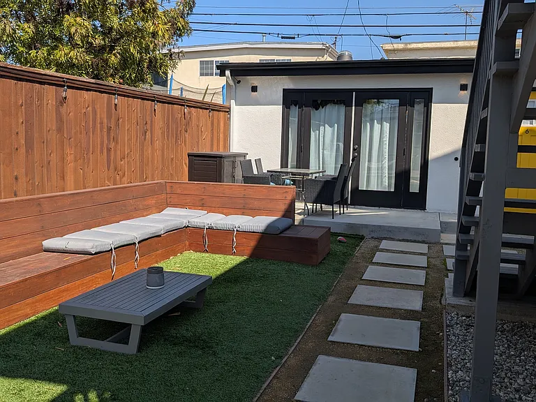 1731 Franklin St #2 — Photo 9