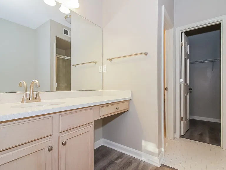 600 Ashley Glen Cir W — Photo 14