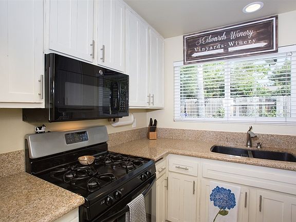 4th image of 866 Loganberry Ct