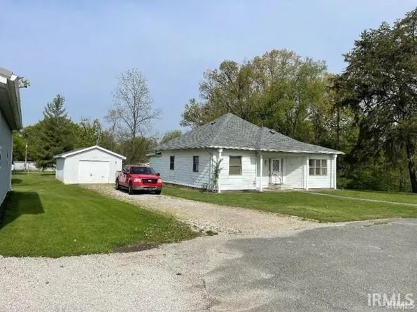 892 S Section St, Dugger, IN 47848