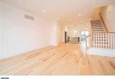 3rd image of 1906 Geary St