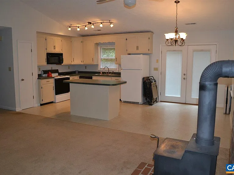 15 Englewood Dr — Photo 11