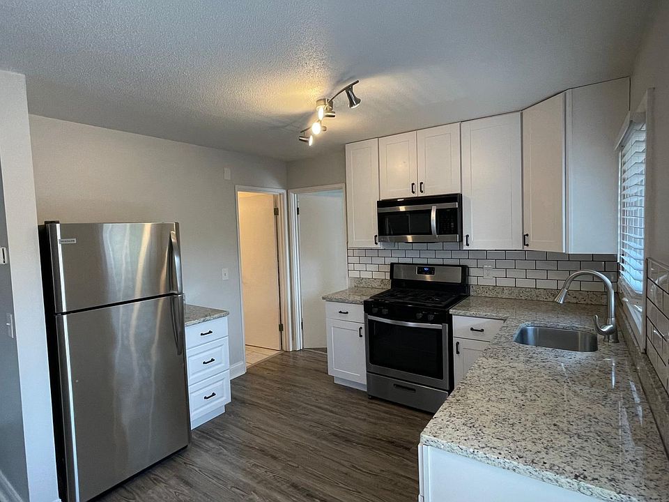 1st image of 689 Lowry Ave NE APT 3