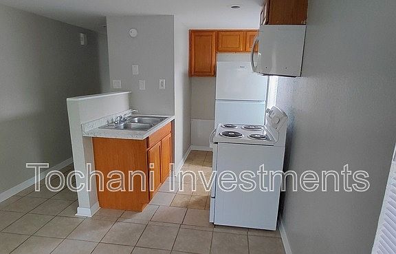 4th image of 1002 Avenue E APT 1