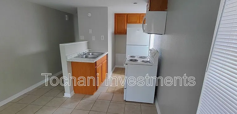 1002 Avenue E — Photo 12