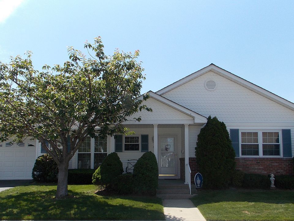 1st image of 6 Danielle Ln