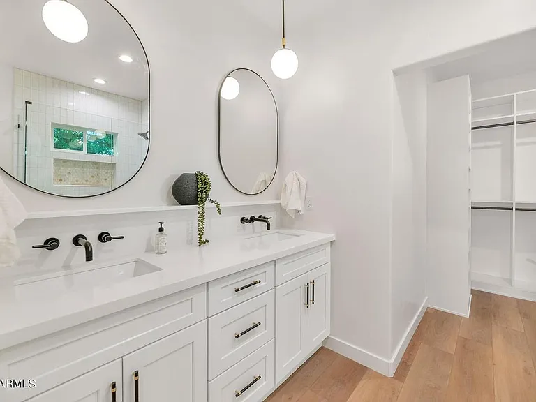 938 E Coronado Rd — Photo 28