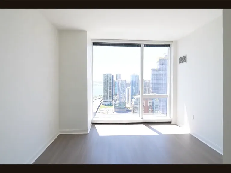502 E Illinois St #3501 — Photo 10