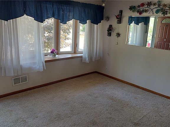 5th image of 3050 Fairview Ave