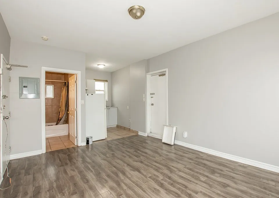 241 Gibson Ave #4