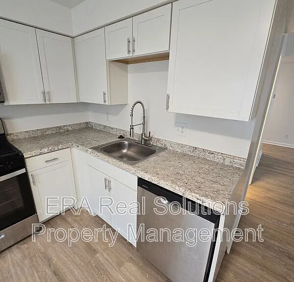 1072 Forest St #D — Photo 6
