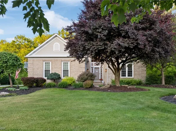 424 Troubadour Dr, Northfield, OH 44067