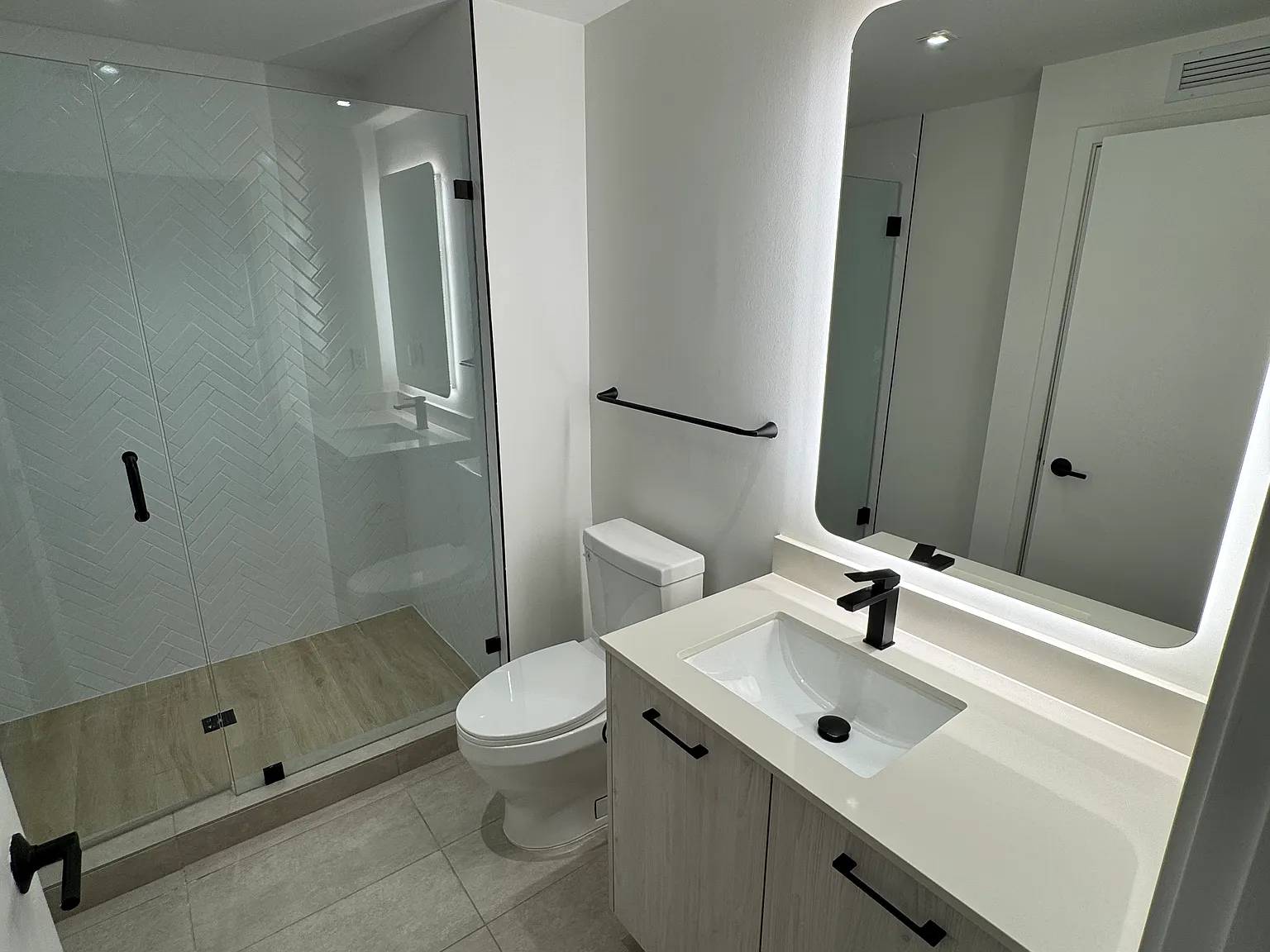 Studio, 490 sqft, $1,975 — Photo 3