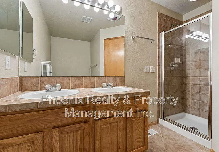 678 Mathews Cir — Photo 15
