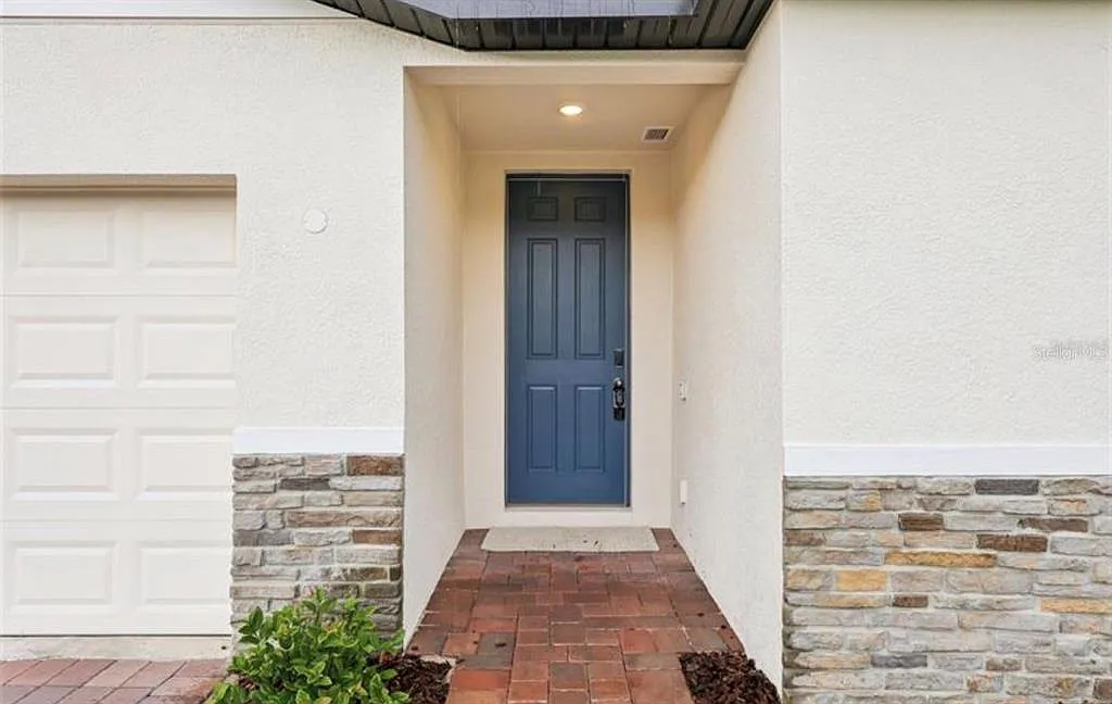 4 bed, 3.0 bath, 1988 sqft, $2,300 — Photo 3