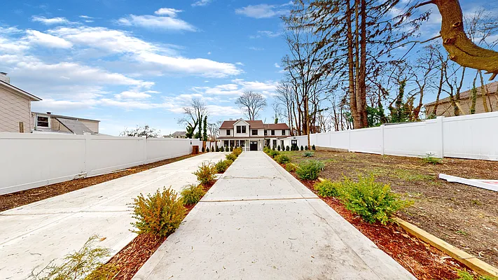 Sold by Remax Edge | media 28