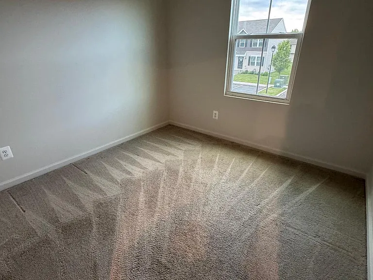 20 Marsh Ln — Photo 2