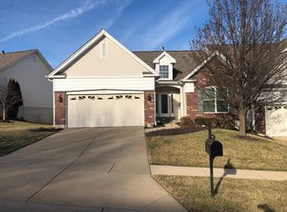 627 Bluffs View Ct, Eureka, MO 63025