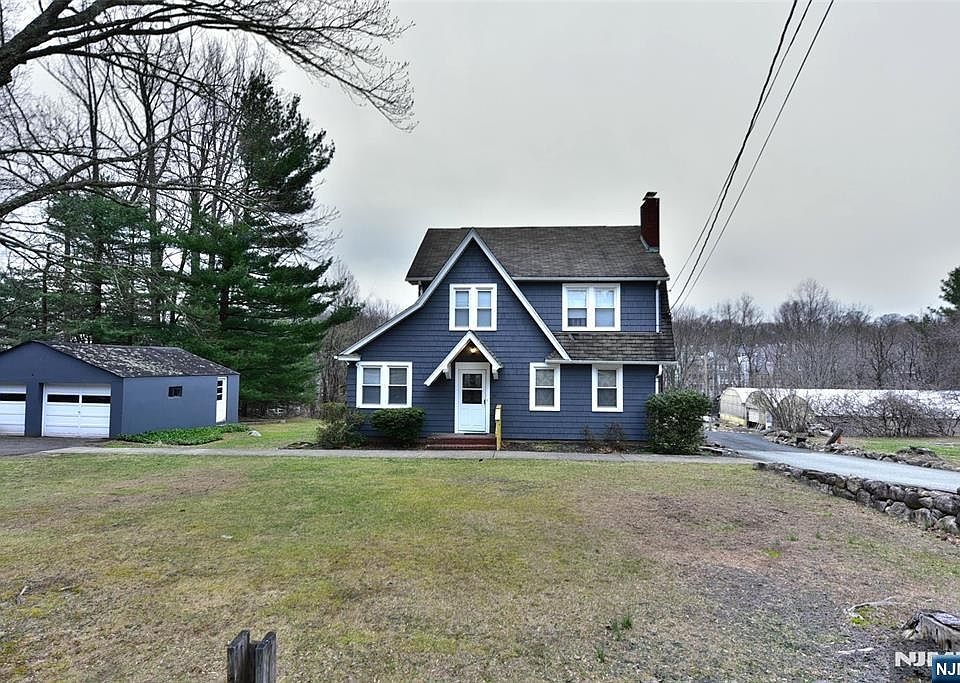 1st image of 182 Airmont Ave