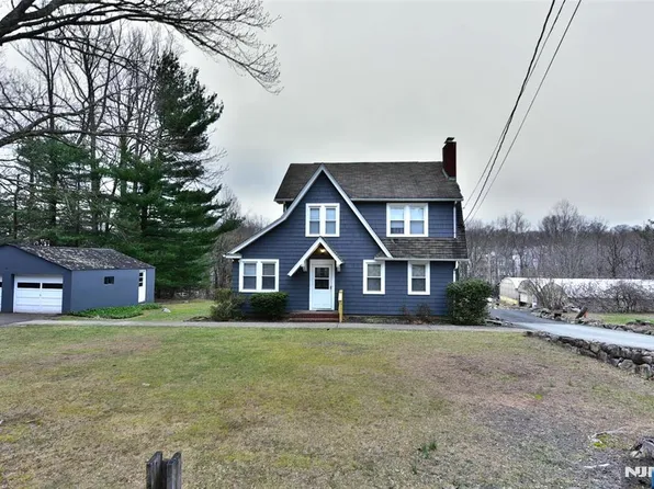 182 Airmont Ave, Mahwah, NJ 07430