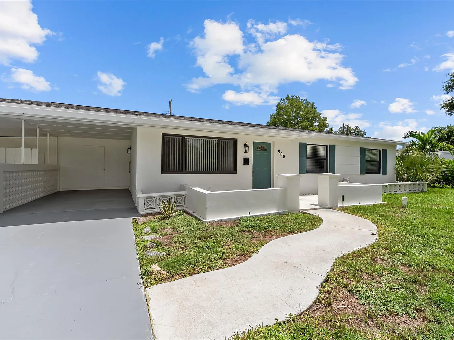 3 bed, 2.0 bath, 1478 sqft, $3,900 — Photo 2