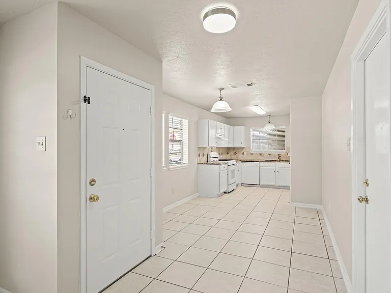 12602 Folkcrest Way #B — Photo 4