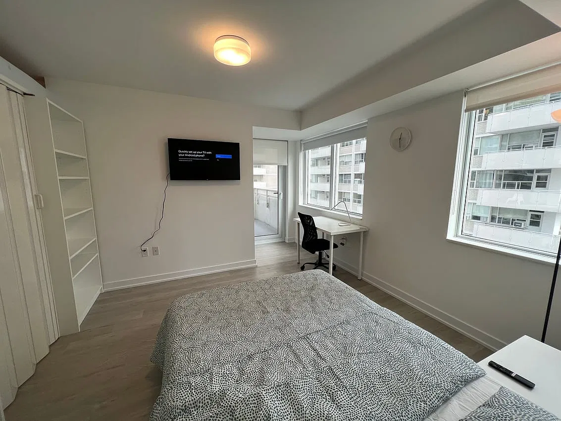 33 Dunfield Ave — Photo 2
