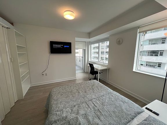 2nd image of 33 Dunfield Ave #703B