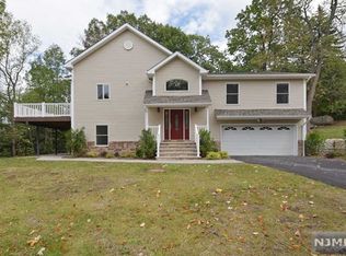127 Andrew Ave, Oakland, NJ 07436