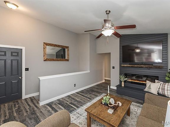 5th image of 212 Gentle Pine Ln