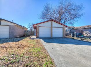 1210 SW 21st St, Moore, OK 73170