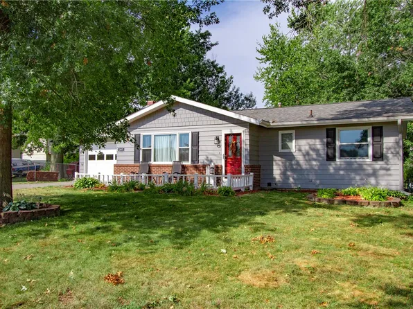 307 Farmer St, Pella, IA 50219