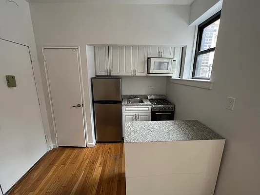 Rented by Living New York | media 8