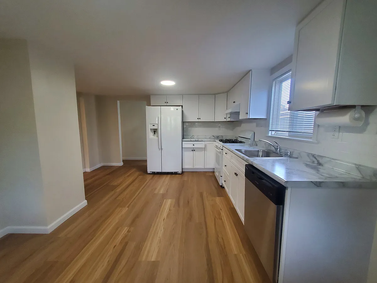 Building Photo - 45 Wilton Ave #1