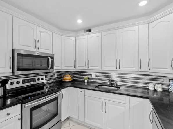 4013 Yarmouth Dr #A, Boca Raton, FL 33434