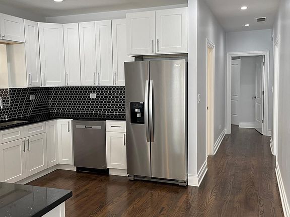 5th image of 3844 N Sawyer Ave #2