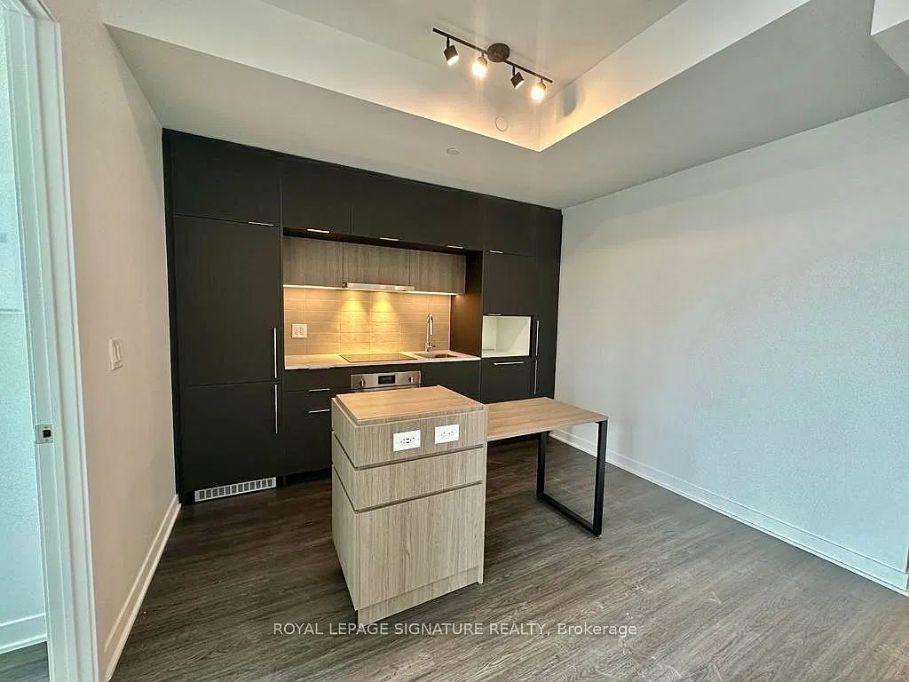 900 St. Clair West Condos — Photo 3