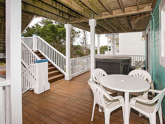 5th image of 604 E Beach Dr