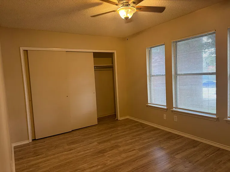 8003 Chestnut Manor Dr — Photo 13