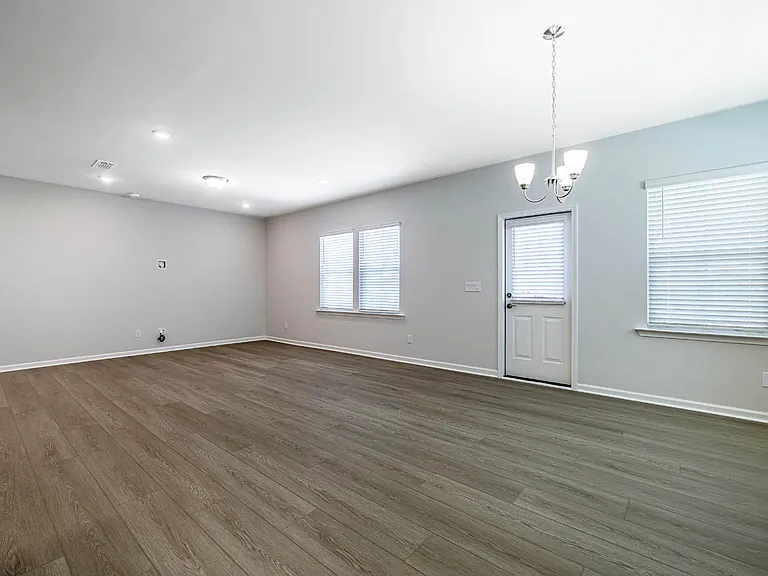 1400 Hollyview Ave — Photo 16