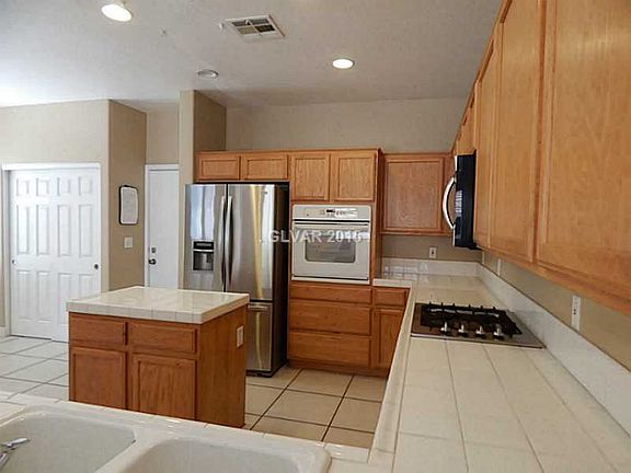 3rd image of 5054 Walbrook Ln