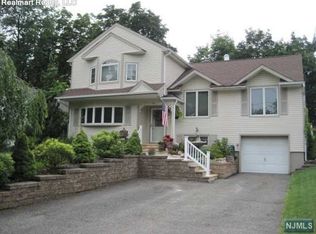 32 Catherine Ct, Cedar Grove, NJ 07009